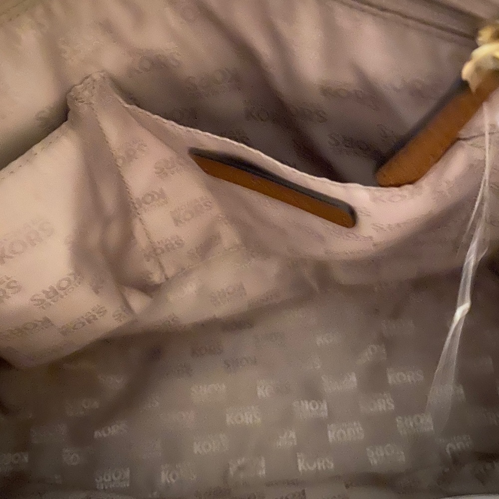 Authentic Michael Kors Large tote - Picture 4 of 11
